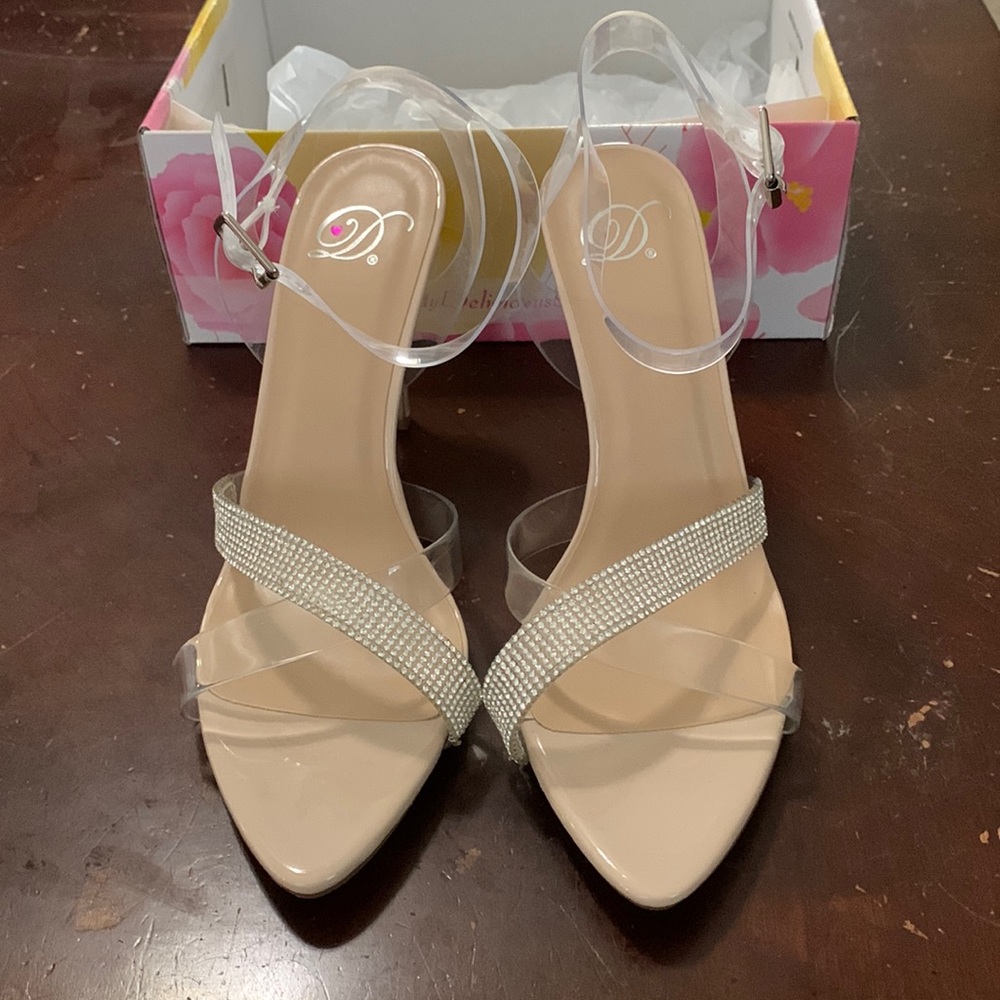 My Delicious Shoes Cream heels with clear straps